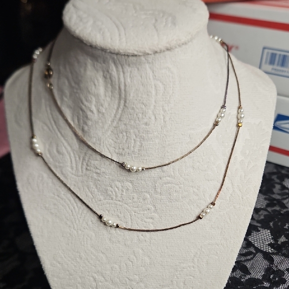 Jewelry - Elegant Pearl Necklace